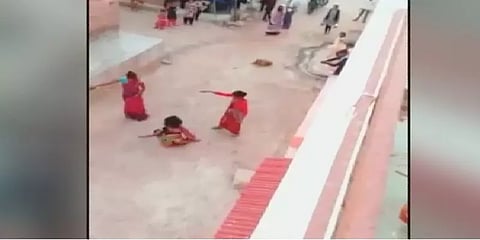 பெண் குழந்தை பெற்றெடுத்தது குற்றமா? மனைவியின் அந்தரங்க உறுப்பை தாக்கிய கொடூர கணவன்!