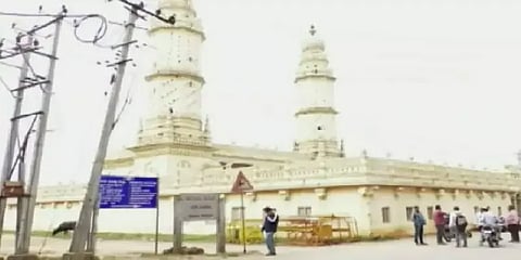 கர்நாடகா மசூதி முன்பு அனுமன் மந்திரத்தை ஒலிக்கவிட போவதாக அறிவிப்பு - ஊரடங்கு அமல்