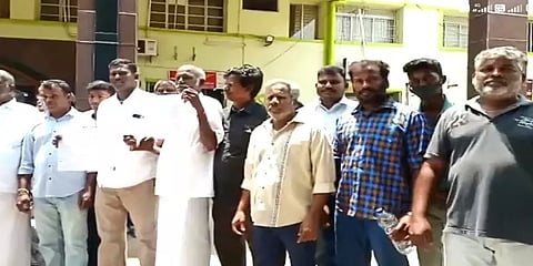 பொம்மபுர ஆதீனம் ஆக்கிரமித்துள்ள 380 ஏக்கர் நிலத்தை மீட்டுத்தரக்கோரி  கிராம மக்கள் மனு