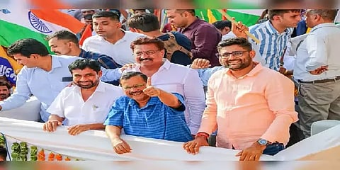 நெருங்கும் தேர்தல்.. குஜராத்தில் கட்சியின் ஒட்டுமொத்த குழுவையும் கலைத்தது ஆம் ஆத்மி!