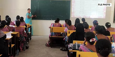 7 ஆண்டுகளில் 414 ஆசிரியர் பயிற்சி மையங்கள் மூடல்... கானல் நீராகும் ஆசிரிய வேலை கனவுகள்!