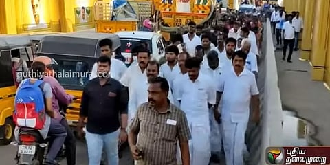 பொதுக்குழு நடைபெறும் மண்டபத்தை நோக்கி ஓபிஎஸ் ஆதரவாளர்கள் பேரணி!