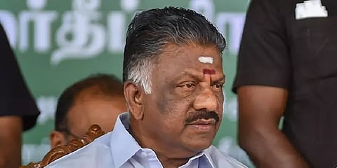அதிமுக பொருளாளர் பதவியிலிருந்து நீக்கப்படுகிறாரா ஓபிஎஸ்?
