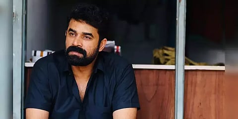 பாலியல் துன்புறுத்தல் வழக்கு: நடிகர் விஜய் பாபு கைது! ஆனால் ஜாமீனில் விடுவிப்பு!