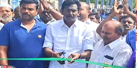 அனுமதியின்றி மேம்பாலத்தை திறந்ததாக அதிமுக மாவட்ட செயலாளர் கைது!  வேலூரில் பரபரப்பு