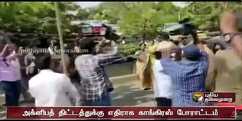 பாஜக - காங்கிரஸ் தொண்டர்கள் இடையே பயங்கர மோதல் - தெலங்கானாவில் பதற்றம்