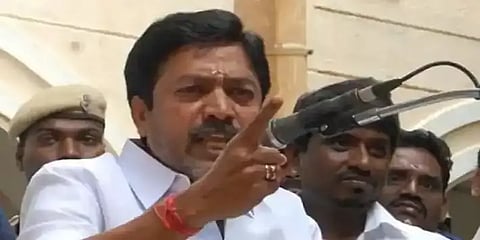 அதிமுக பொதுக்குழுவில் கே.பி. முனுசாமி- சி.வி. சண்முகம் வாக்குவாதம்: என்ன காரணம்?