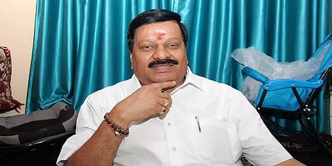 அரசு பங்களாவில் அதிமுக அலுவலகம் நடத்தி வருவதாக ஈபிஎஸ்மீது புகார்-தலைமை செயலாளருக்கு கடிதம்
