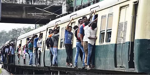 சிக்னல் கோளாறு... சென்னை முழுக்க ஆங்காங்கே நின்ற மின்சார ரயில்கள்