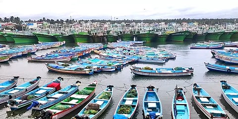 அரபிக்கடல் பகுதியில் சூறைக்காற்று: கடலுக்குச் செல்லாத கன்னியாகுமரி மாவட்ட மீனவர்கள்