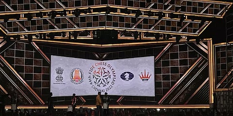 செஸ் ஒலிம்பியாட்:  பங்கேற்கும் தோனி; கலைநிகழ்ச்சி ஏற்பாடுகளுடன் நிறைவு விழா மேடை!