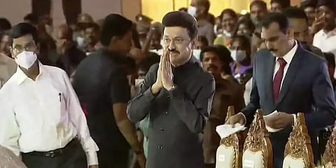 விக்னேஷ் சிவன் இயக்கத்தில் பட்டைய கிளப்பி வரும் செஸ் ஒலிம்பியாட் நிறைவு விழா!
