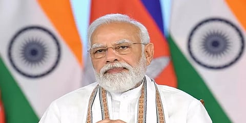 பிரதமர் மோடி மற்றும் பெண் ஐஏஎஸ் அதிகாரி குறித்து அவதூறாக ட்வீட்- காவலர் சஸ்பெண்ட்