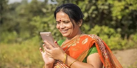 ஸ்மார்ட் ஃபோன்+இண்டெர்நெட் கனெக்‌ஷன் -முதல்வர் டிஜிட்டல் யோஜனா திட்டத்தின் கீழ் அறிவிப்பு!