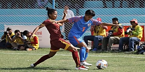 இந்திய கால்பந்து கூட்டமைப்பு மீதான தடை நீக்கம் - மகிழ்ச்சியில் கால்பந்து ரசிகர்கள் 