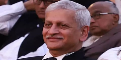 உச்சநீதிமன்ற தலைமை நீதிபதியாக பதவியேற்றார் யு.யு.லலித்  - யார் இவர்? பின்னணி என்ன?