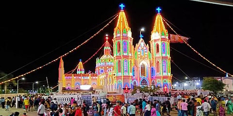 லட்சக்கணக்கானோர் செல்லும் வேளாங்கண்ணி பேராலய ஆண்டு திருவிழா - இன்று கொடியேற்றம்
