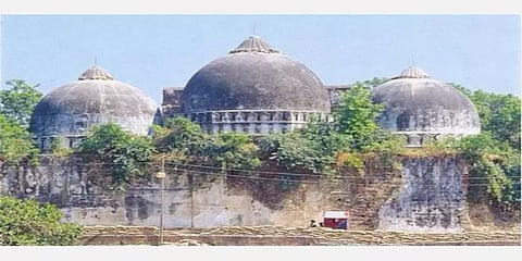 பாபர் மசூதி இடிப்பு: அரசு அதிகாரிகளுக்கு எதிரான நீதிமன்ற அவமதிப்பு வழக்கு முடித்துவைப்பு