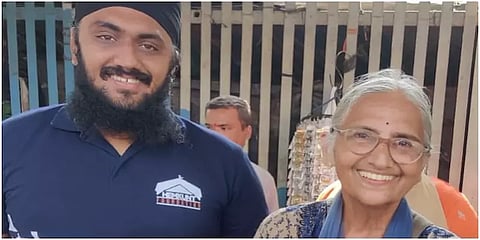 லோக்கல் ரயிலில் கவனம் ஈர்த்த பாட்டி.. பண உதவியை மறுத்து நெகிழ்ச்சி!