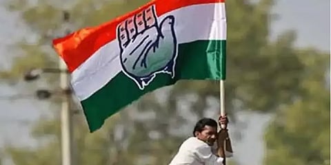 அடம்பிடிக்கும் அசோக் கெலாட்டும்.. ஒதுங்க நினைக்கும் ராகுலும்.. என்ன நடக்கிறது காங்கிரஸில்?