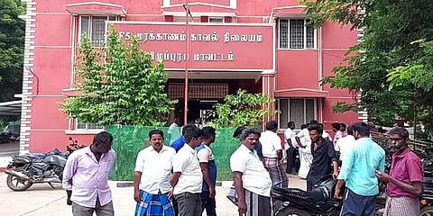 விழுப்புரம்: பள்ளி மாணவி தற்கொலை - மரணத்தில்  மர்மம் இருப்பதாக புகார்