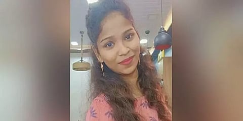 பர்தா அணிய மறுத்த மனைவியை குத்திக்கொன்ற கணவன் - மும்பையில் கொடூரம்