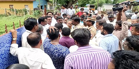 ஆக்கிரமிப்பின் பிடியில் சிக்கியிருந்த ரூ.1 கோடி மதிப்புள்ள கோயில் நிலம் மீட்பு