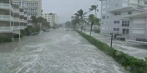 புளோரிடா மாகாணத்தை நிலைகுலைய வைத்த 'இயன்' புயல்