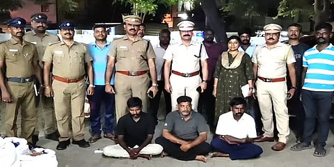 சென்னை: குடோனில் பதுக்கி வைத்திருந்த 3 டன் குட்கா பறிமுதல் - மதிப்பு எவ்வளவு தெரியுமா?