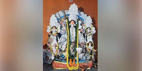 மகாத்மா காந்தியை மகிஷாசுரனாக  சித்தரித்த இந்துமகா சபையினர் - வலுக்கும் கண்டனங்கள்