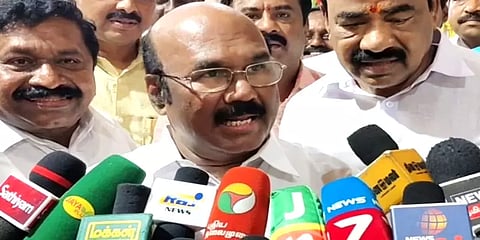”அவசர கதியில் நடைபெறும் வடிகால் பணிகளால் மழை காலத்தில் சென்னைக்கு ஆபத்து” – ஜெயக்குமார்