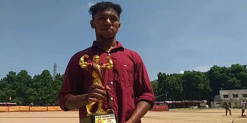 தாய், தந்தையை இழந்த போதும் சாதிக்க நினைத்த இளைஞர்  - ஆணழகன் போட்டியில் வென்று அசத்தல்