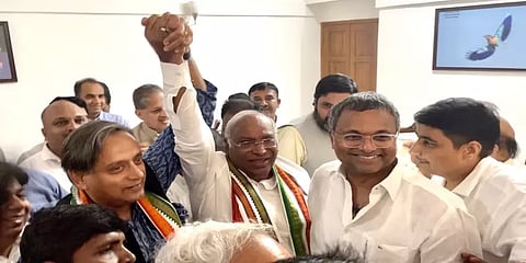 வாக்குப்பதிவில் திடீரென எழுந்த முறைகேடு புகார்.. சசிதரூர் மகனின் ட்விட் எழுப்பும் சந்தேகம்