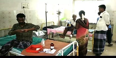 தேனி: பொதுமக்களை விரட்டி விரட்டிக் கடித்த வெறி நாய்கள் - பதபதைக்கும் சிசிடிவி காட்சிகள்