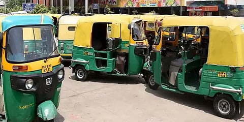 டெல்லி: ஆட்டோ, டாக்ஸி கட்டணம் திடீர் உயர்வு  - பொதுமக்கள் அதிருப்தி