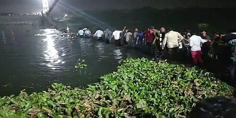 130 பேரை காவு வாங்கிய குஜராத் மோர்பி பாலம் - விபத்து நடந்தது எப்படி? பகீர் தகவல்