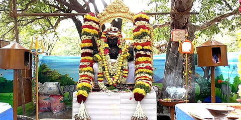 ஆண்கள் மட்டுமே பங்கேற்கும் வினோத திருவிழா: 200 ஆண்டுகளாக தொடரும் வழிபாடு