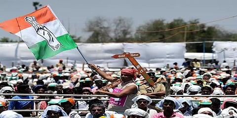 குஜராத் சட்டமன்ற தேர்தல்: இலவசங்களை அள்ளித்தெளித்த காங்கிரஸின் தேர்தல் வாக்குறுதிகள்!