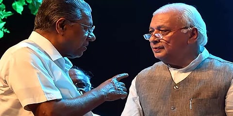 பல்கலைக்கழக வேந்தர் பதவியில் இருந்து ஆளுநர் அதிரடி நீக்கம் - கேரள அரசு நடவடிக்கை