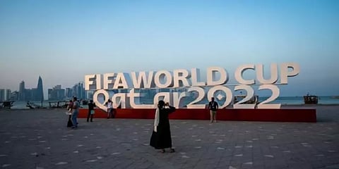 கத்தாரில் நடக்கவிருக்கும் FIFA உலகக்கோப்பை கால்பந்து  - இவ்வளவு எதிர்ப்புகள் எழுவது ஏன்?