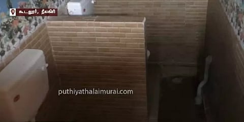 கூடலூர்: தனி அறைகளாக இல்லாமல் அருகருகே கட்டப்பட்ட கழிப்பறை.. அதிகாரி சொன்ன விளக்கம்!