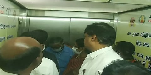 அரசு ஸ்டான்லி மருத்துவமனையில் லிப்டில் சிக்கிய அமைச்சர் மா.சுப்பிரமணியன்