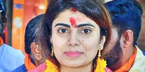 ஜாம்நகரில் முன்னிலை வகிக்கும் ரவீந்திர ஜடேஜா மனைவி - குடும்ப அரசியலில் போட்டா போட்டி!