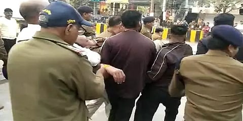 IND Vs NZ ஆட்டத்தின்போது திடீர் மாரடைப்பால் சுருண்ட காவலர்! CPR செய்து அசத்திய அதிகாரிகள்