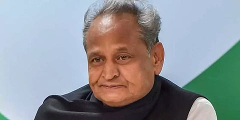 இந்தாண்டு பட்ஜெட்டிற்கு பதிலாக கடந்தாண்டு பட்ஜெட்டை வாசித்த ராஜஸ்தான் முதல்வர்!