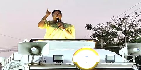 பணத்தை வாரி வழங்கும் கட்சிகள்: தேர்தல் அதிகாரிகள் என்ன செய்கிறார்கள் - பிரேமலதா கேள்வி