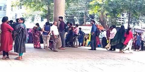 சென்னையில் நிலநடுக்கமா? கட்டடங்களில் இருந்து மக்கள் வெளியேறியதால் பரபரப்பு!