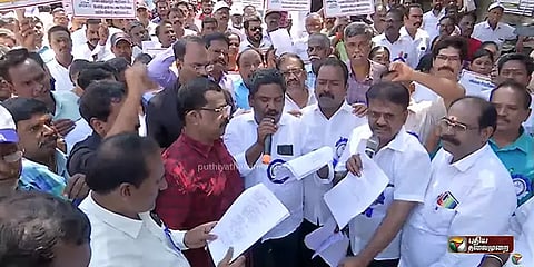 சேனல்களின் கட்டண உயர்வு: திரும்பப்பெற கோரி  கேபிள் டிவி ஆப்ரேட்டர்கள் ஆர்ப்பாட்டம்