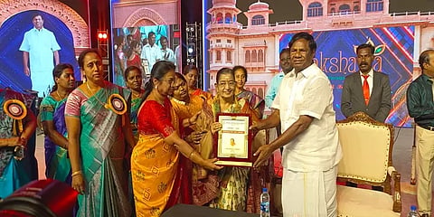 பல்கலைக்கழக விழாவில் பாடகி சுசிலாவுக்கு இன்ஸ்பிரேஷன் ஐகான் விருது!
