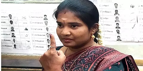 திமுக, அதிமுகவினரிடையே வாக்குவாதம்.. ஈரோடு கிழக்கில் காலை முதல் நடந்தது என்ன? - தொகுப்பு